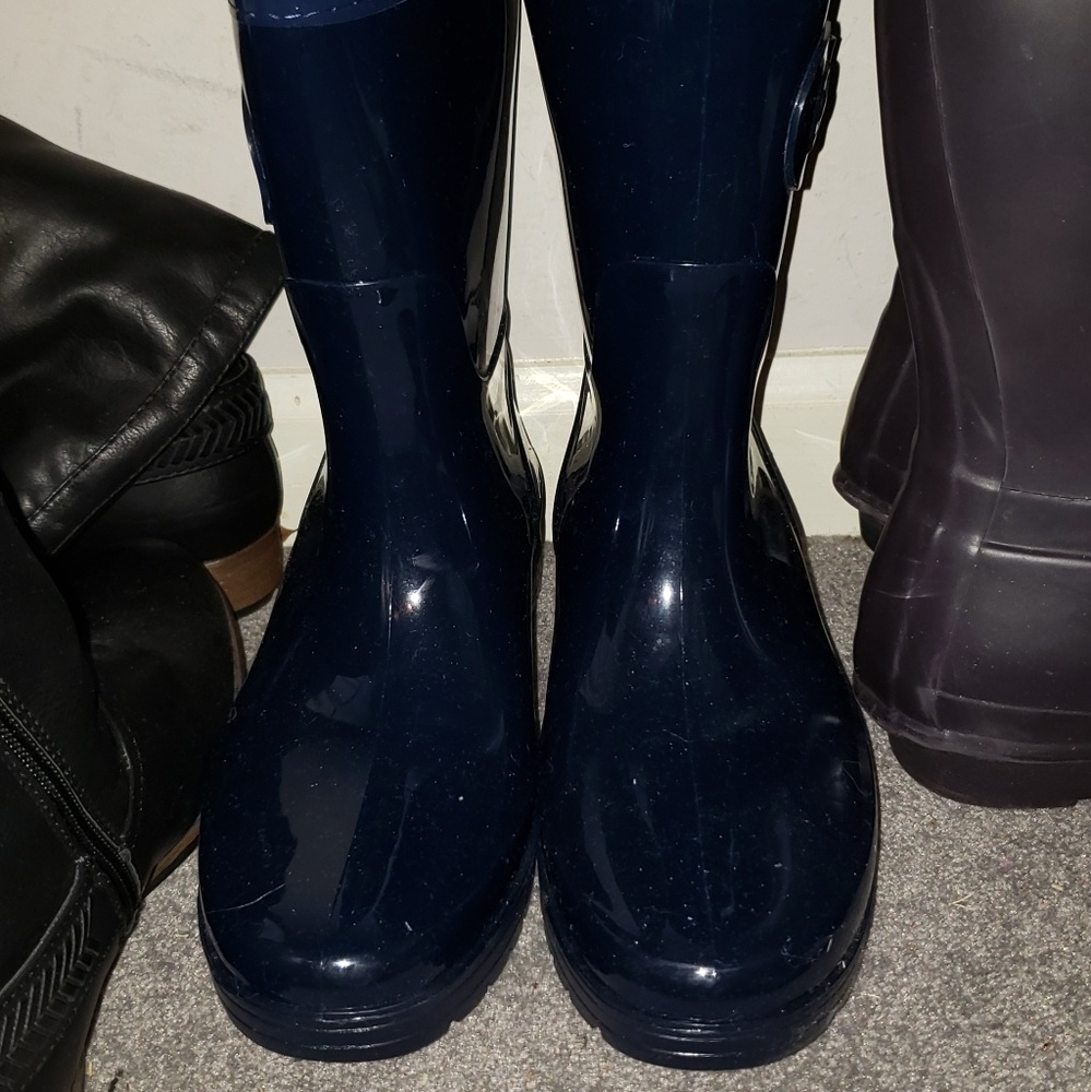 Brand new size 10 navy rainboots
